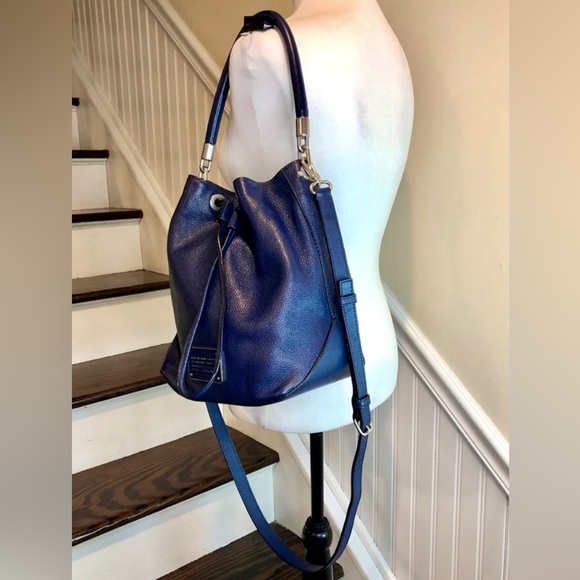 MARC JACOBS Navy Tumbled Leather Drawstring Bucket Bag Crossbody Shoulder Strap - Picture 3 of 16